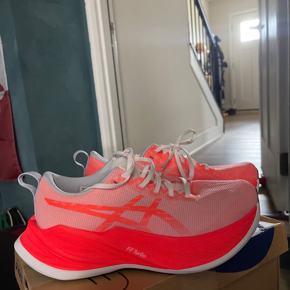 ASICS SuperBlast BRAND NEW M6.5/W8